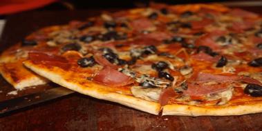 Kolay Pizza, Kolay Pizza Tarifi ve Malzemeleri Kolay Pizza